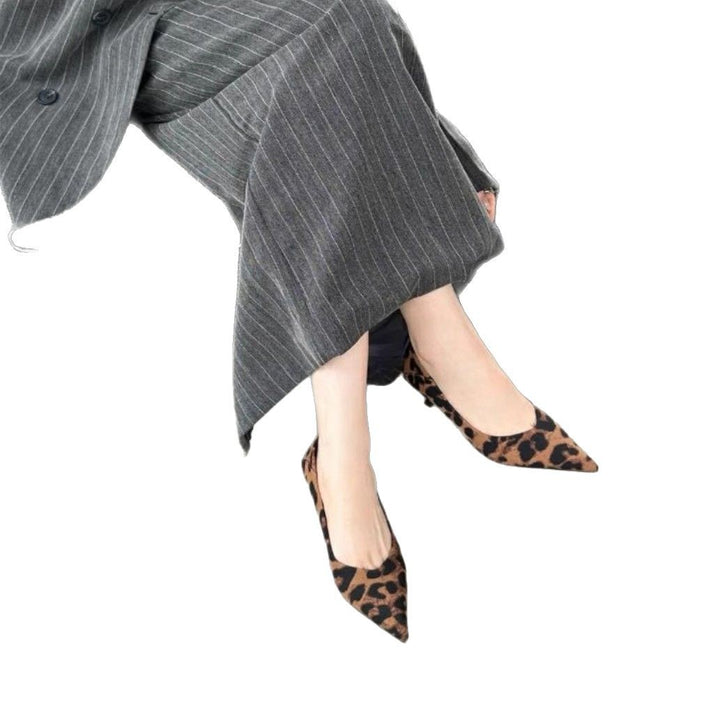 Women's minimalist pointed toe leather look pumps with ergonomic low heel Mune Fashion