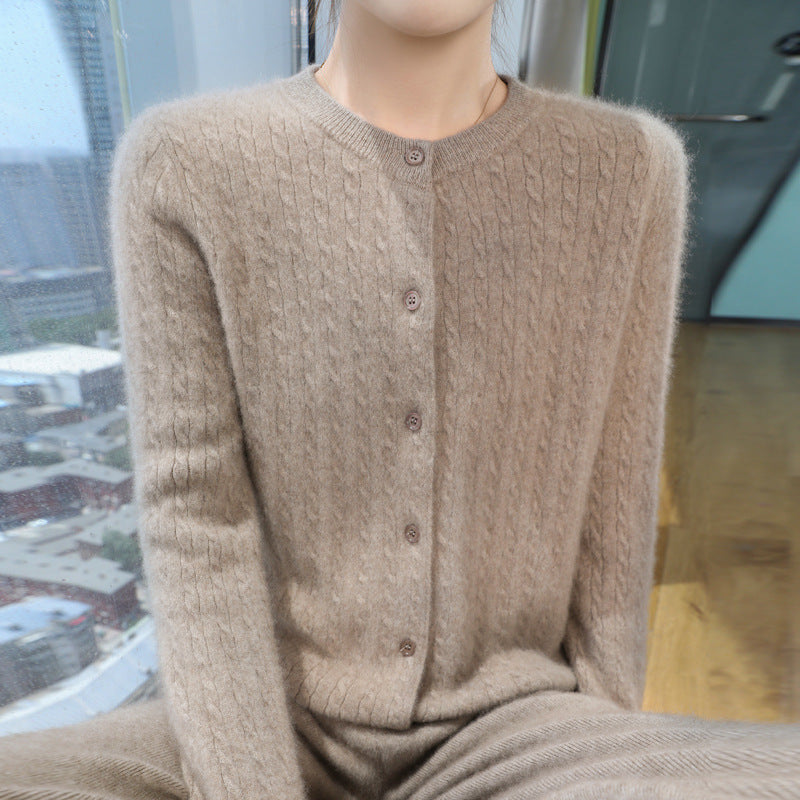 Ladies Short-cut Fine Knit Cardigan with Subtle Structure and Round Neck Mune Fashion