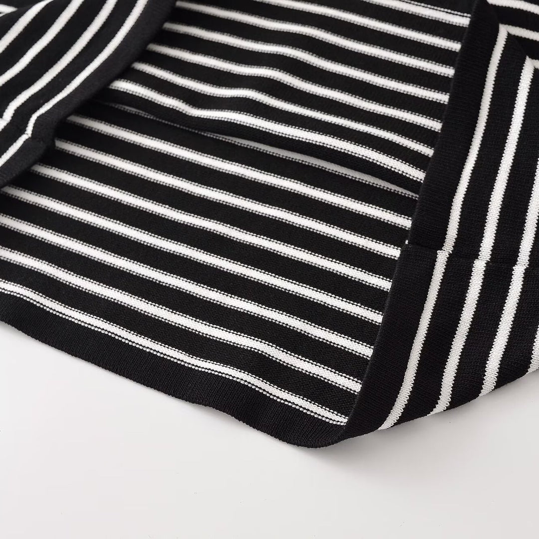 Women's fine knit striped shirt with slim silhouette and round neckline Mune Fashion