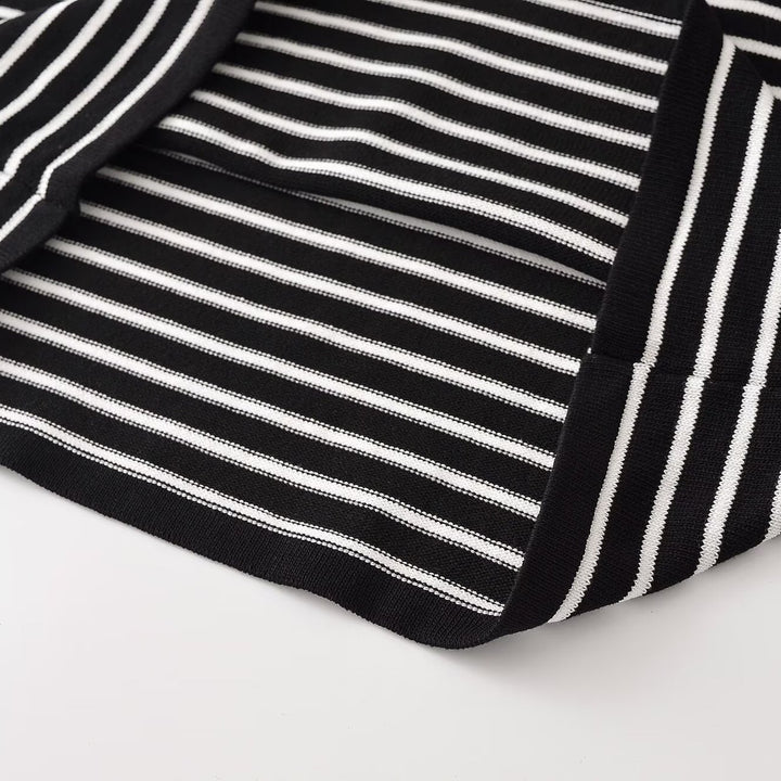 Women's fine knit striped shirt with slim silhouette and round neckline Mune Fashion