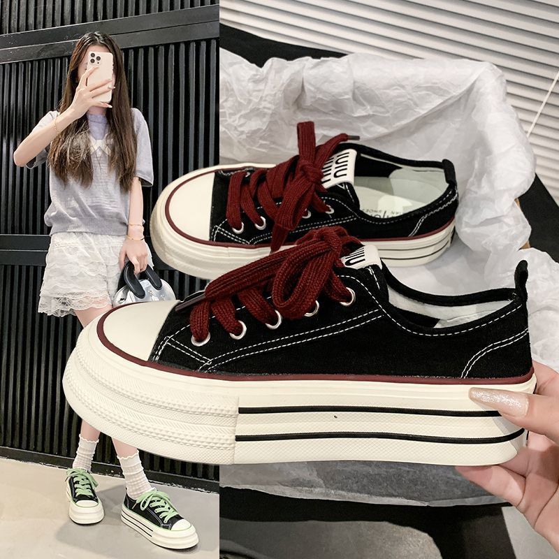 Women’s sporty sneakers with sturdy sole and breathable canvas by Mune Fashion