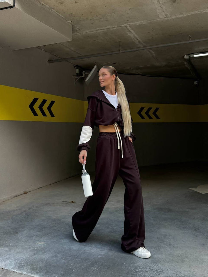 Women's wide high-cut jogging pants with visible crease and elastic waistband Mune Fashion