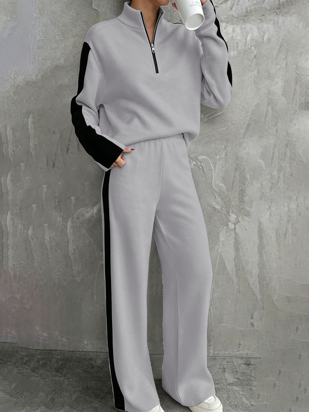 Women's casual tracksuit set with half zip, elastic waistband and side contrast stripes Mune Fashion