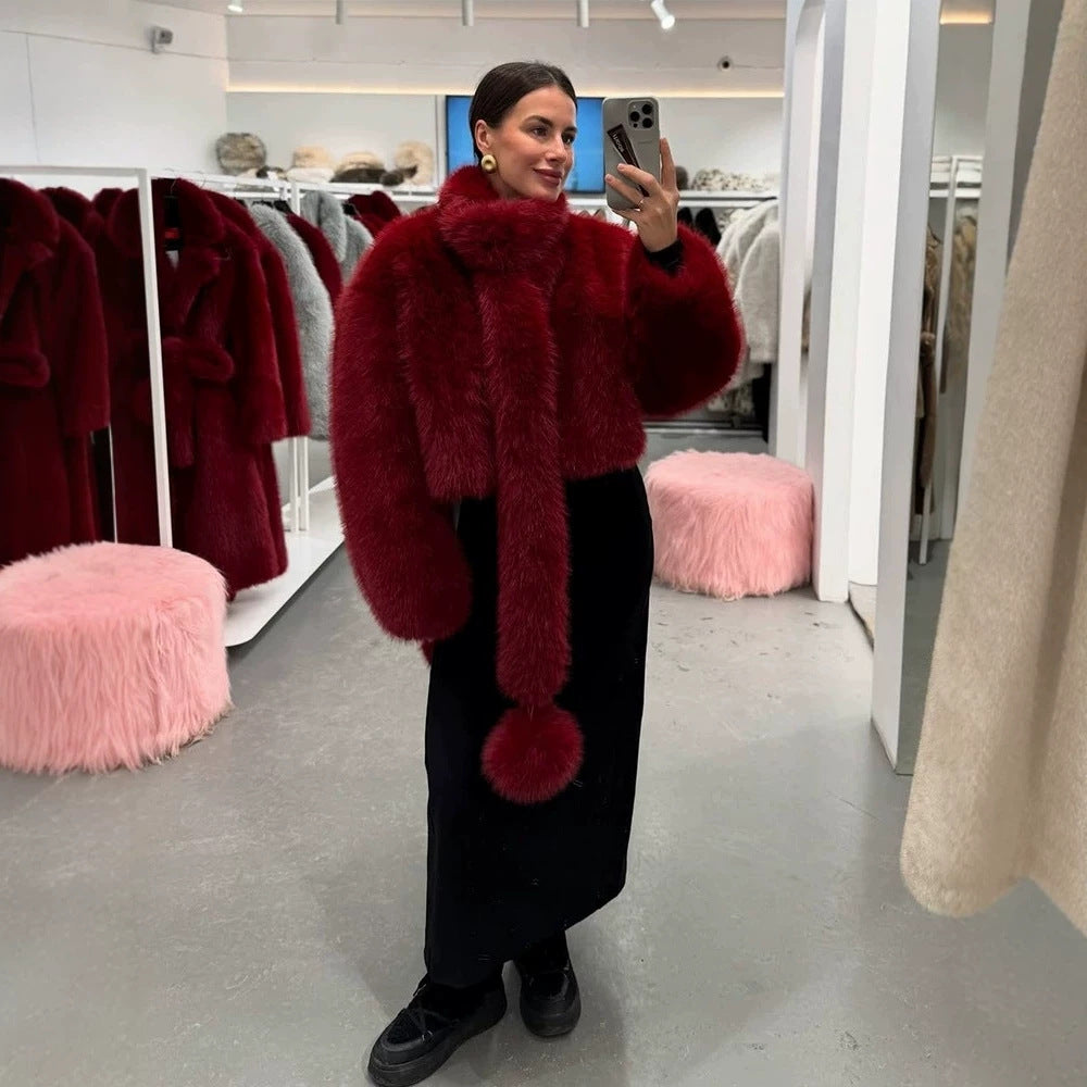 Women's short jacket made of luxurious faux fur with shaggy look and boxy silhouette Mune Fashion