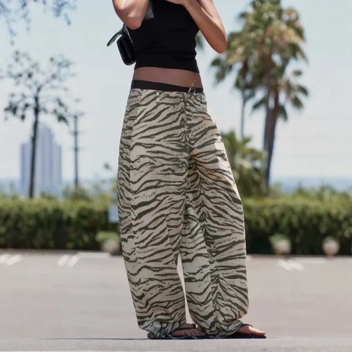 Women's Wide Palazzo Pants with Drawstring Waistband, Drawstrings and Animal Print Mune Fashion