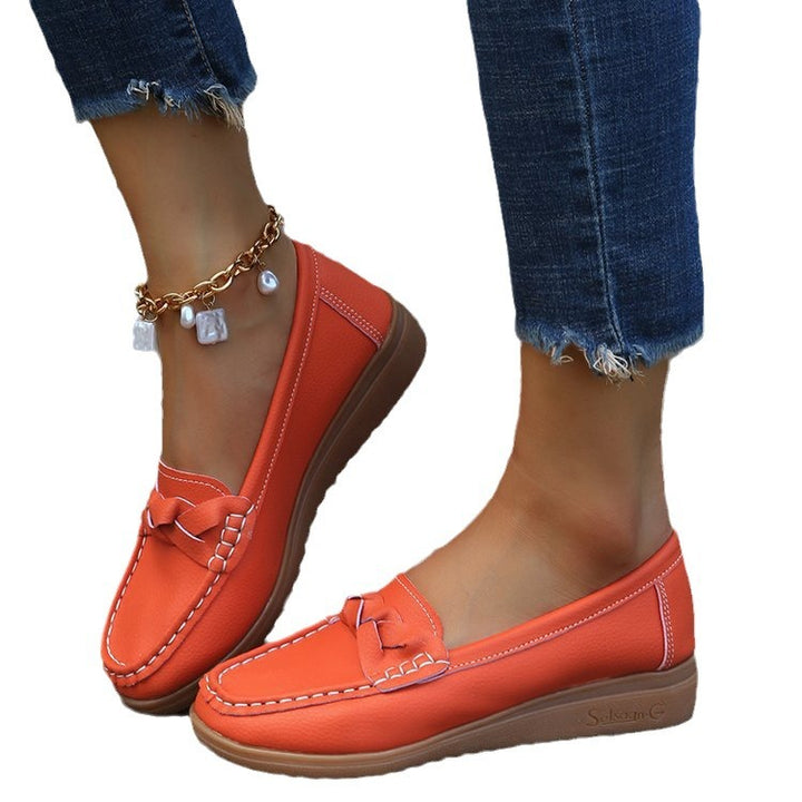 Ladies nan moccasin-loafer with braided toe cap, visible contrast stitching, and ergonomic wedge sole Mune Fashion
