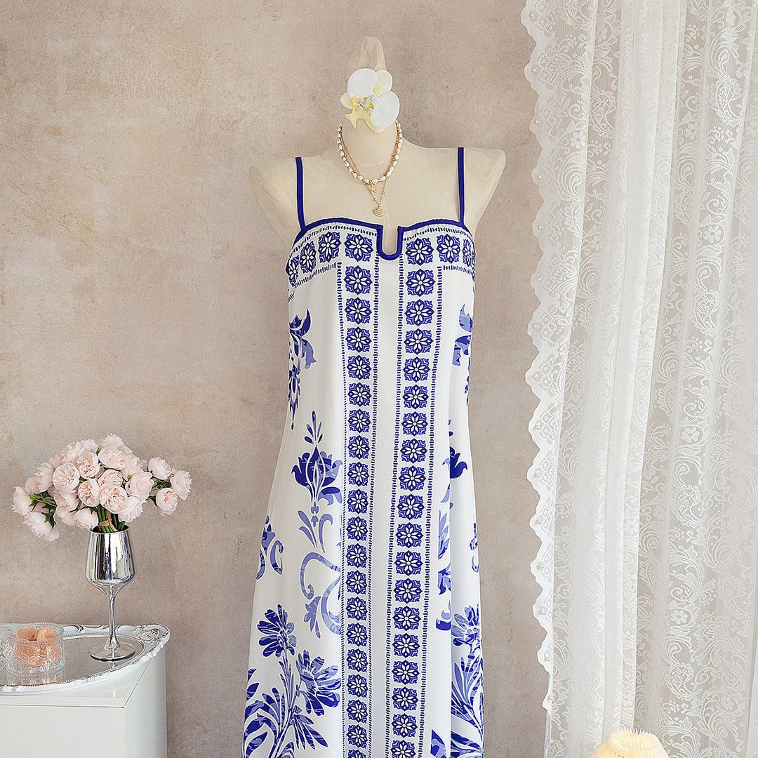 Women's summer dress with floral patterns and a light, breezy fit Mune Fashion