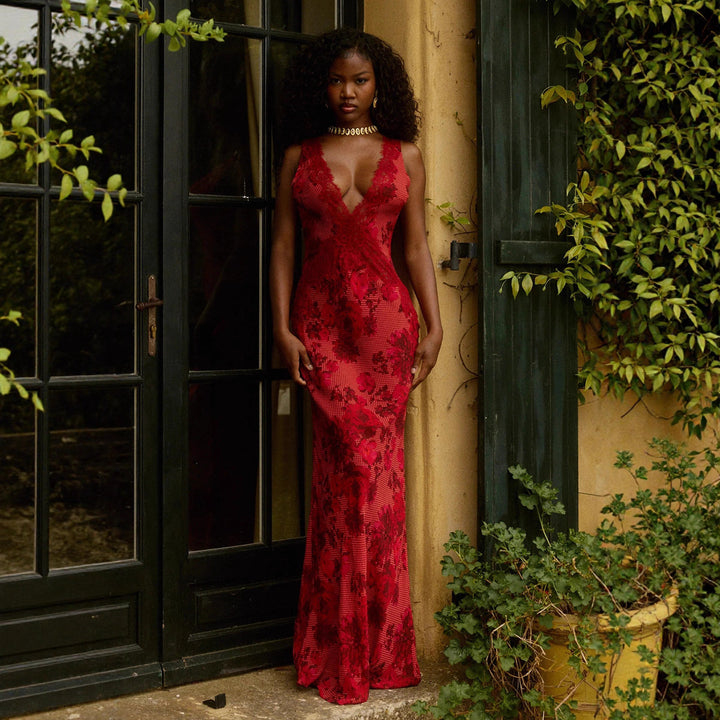Women's form-fitting evening dress in mermaid cut with deep V-neck and floral lace trim Mune Fashion