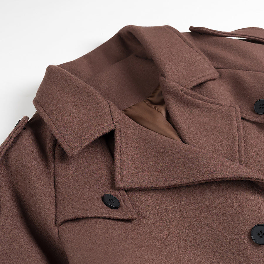 Women's cropped double-breasted trench coat with tie belt, shoulder patches and adjustable cuffs Mune Fashion
