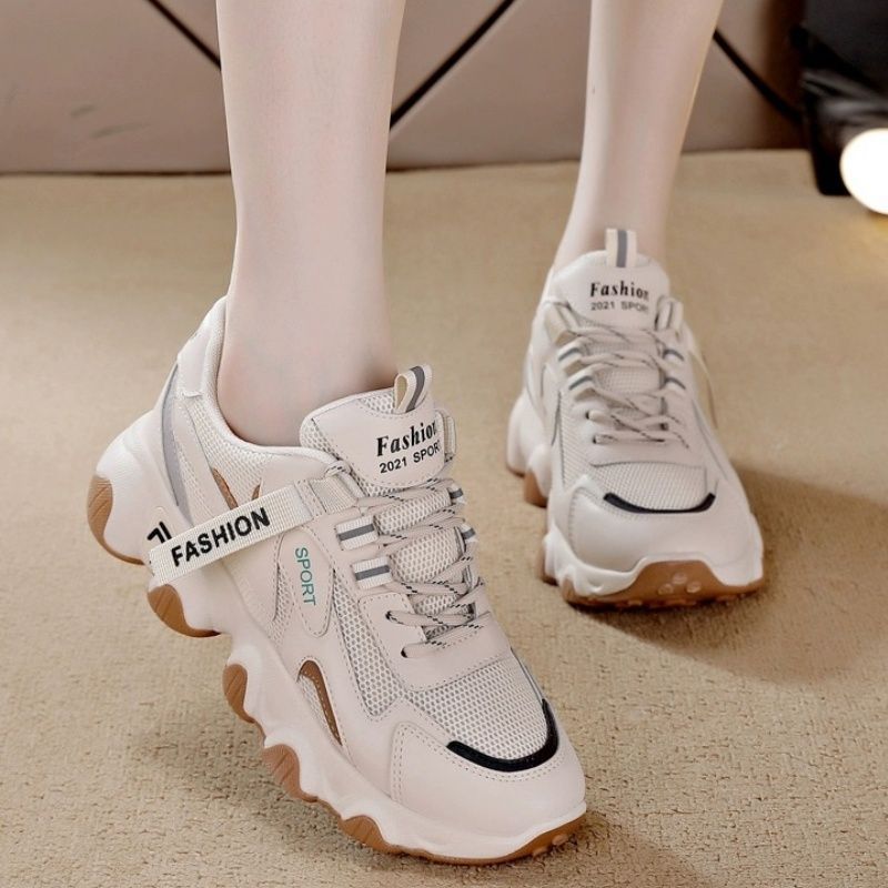 Women's Sporty Sneakers with Breathable Mesh Upper and Cushioned Outsole Mune Fashion