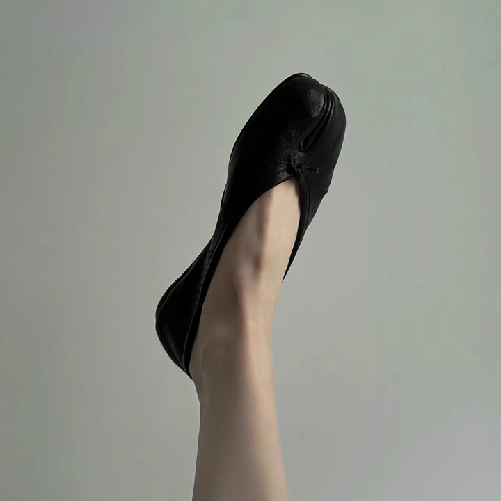 Ladies' ballerinas with sophisticated toe design and velvety leather craftsmanship Mune Fashion