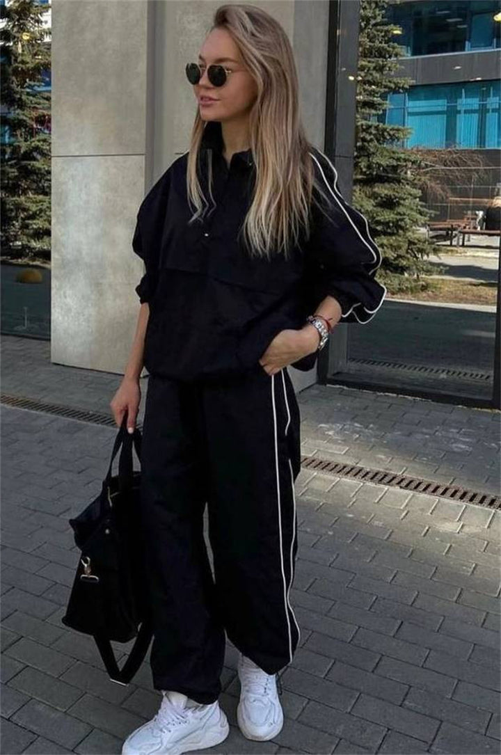 Women's lightweight half-zip windbreaker top with kangaroo pocket, elastic cuffs, and side piping Mune Fashion