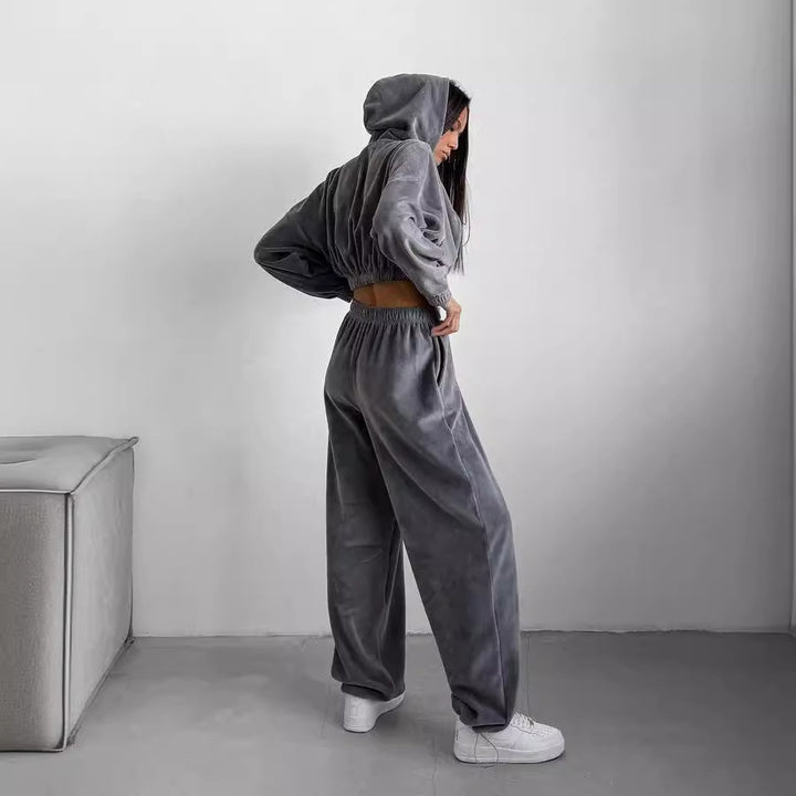 Women's Velour Lounge Set with Short Zip Hoodie, Elastic High-Waist Jogging Pants and Bustier Mune Fashion