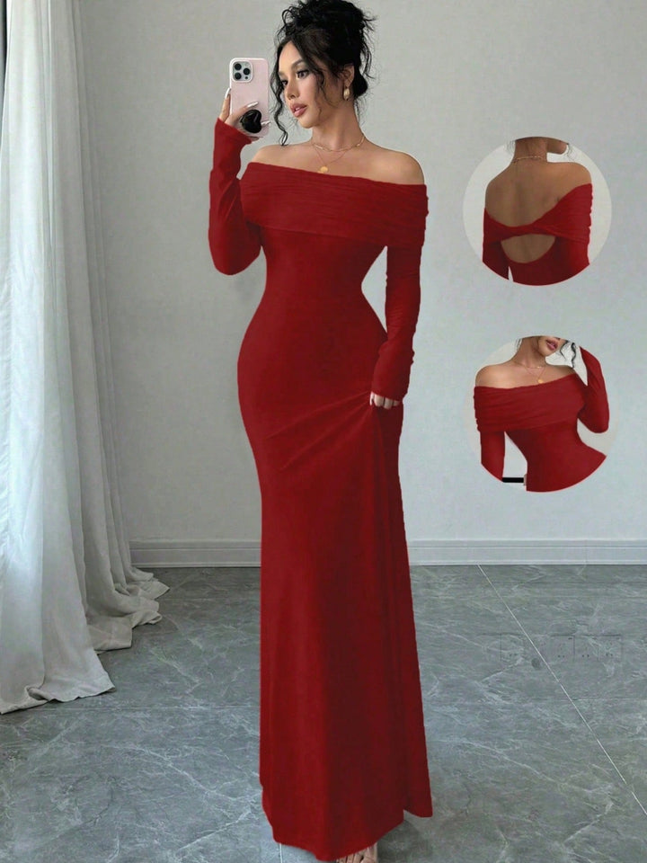 Women's Elegant and Fitted Off-Shoulder Maxi Dress with Long Sleeves Mune