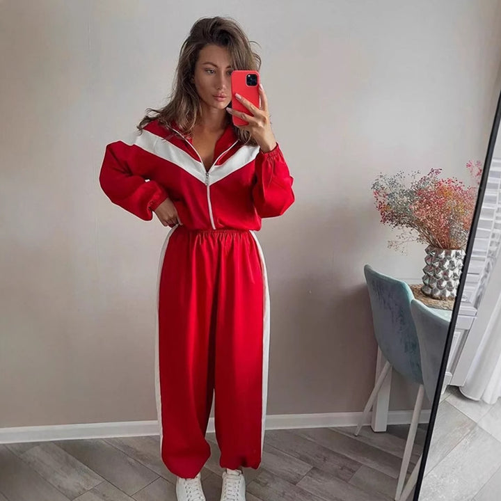 Women's tailored zip training set with chevron insert, drawstring hem, and high-cut jogging pants Mune Fashion