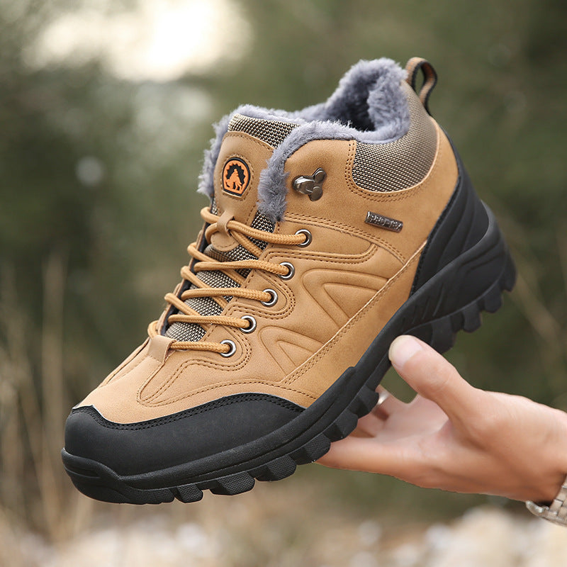Men's waterproof winter trekking shoes with lined interior, reinforced toe cap and grippy profile sole Mune Fashion