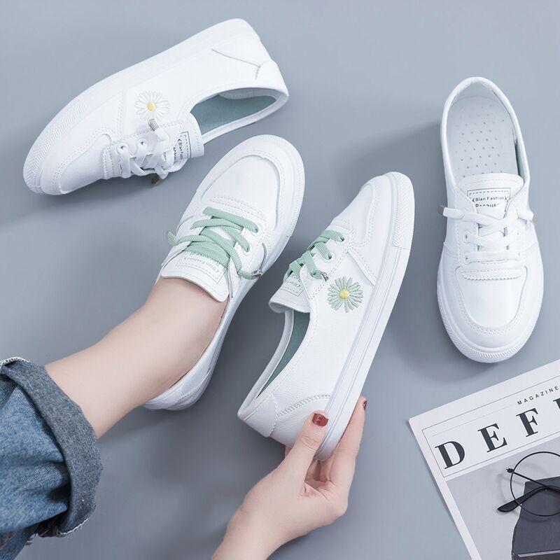 Women's sneakers with floral embroidery design and breathable upper material Mune Fashion