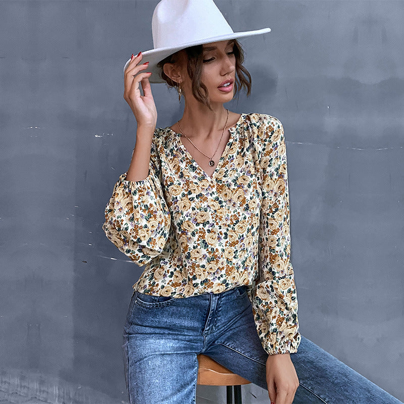 Women Lightweight V-Neck Flower Blouse with Balloon Sleeves Mune Fashion