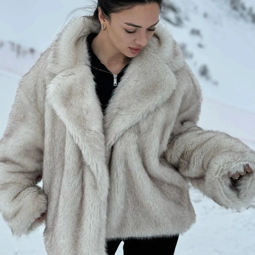 Ladies short jacket made of dense artificial fur with generous shawl collar Mune Fashion