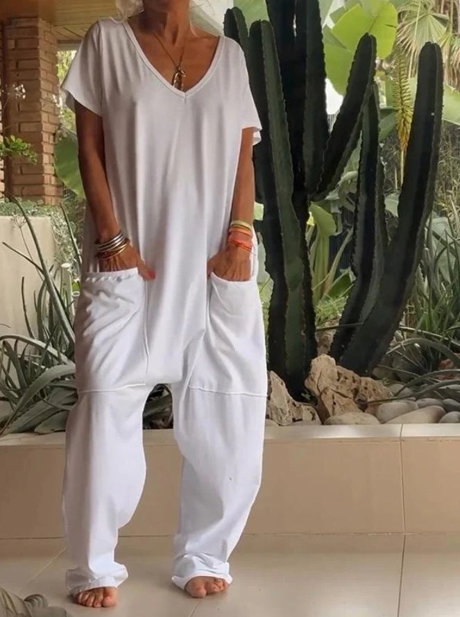 Women's comfortable oversized jumpsuit with V-neck, deep crotch and inset pockets Mune Fashion