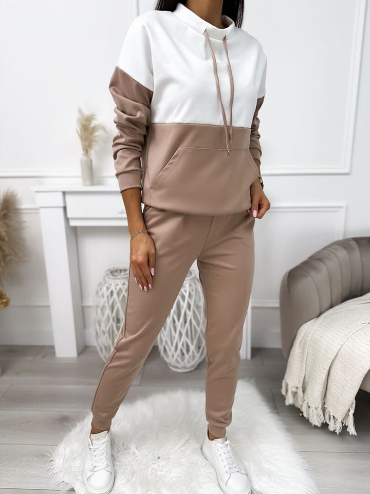 Women's two-piece loungewear set with stand-up collar, kangaroo pocket, and slim joggers Mune Fashion