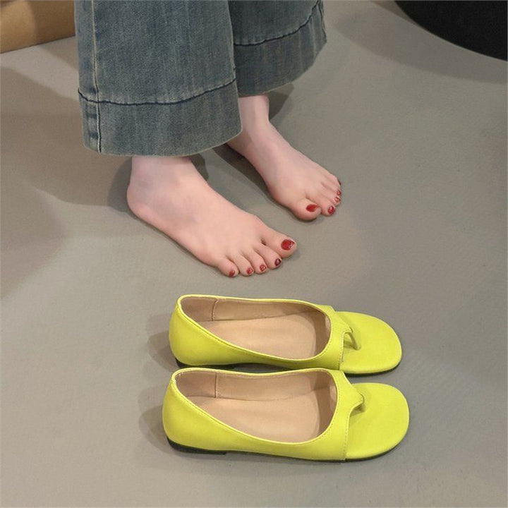 Women Flat Slip-On Sandals with Toe Ring and Soft Comfort Insole Mune Fashion