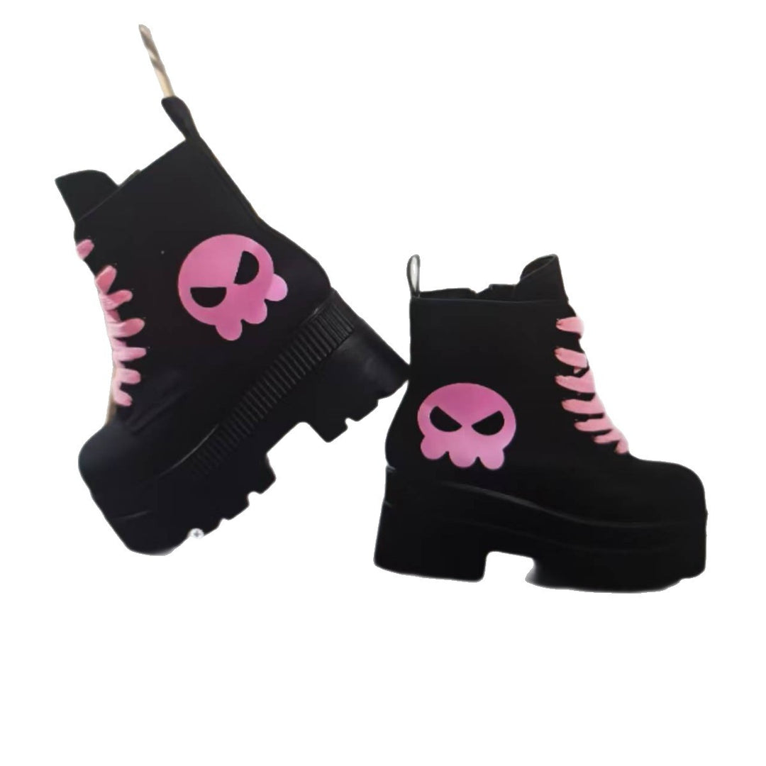 Women's ankle-high platform boots in punk and gothic style with elevated tread sole and distinctive skull appliqué Mune Fashion