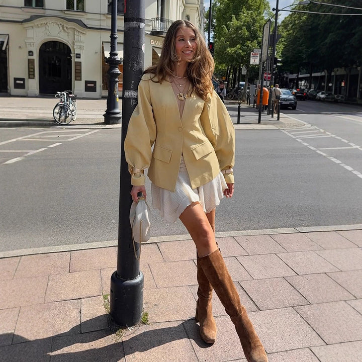 Women's long blazer in boxy cut with sculpted V-neck and voluminous balloon sleeves Mune Fashion