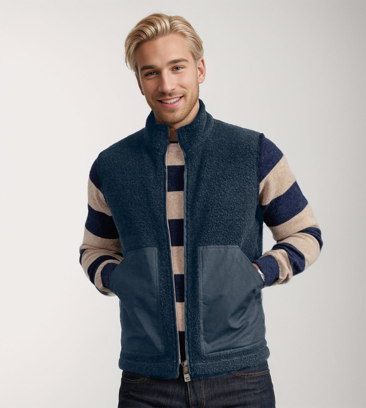 Women short-cut bouclé fleece vest with stand-up collar, two-way zipper and contrasting patch pockets Mune Fashion