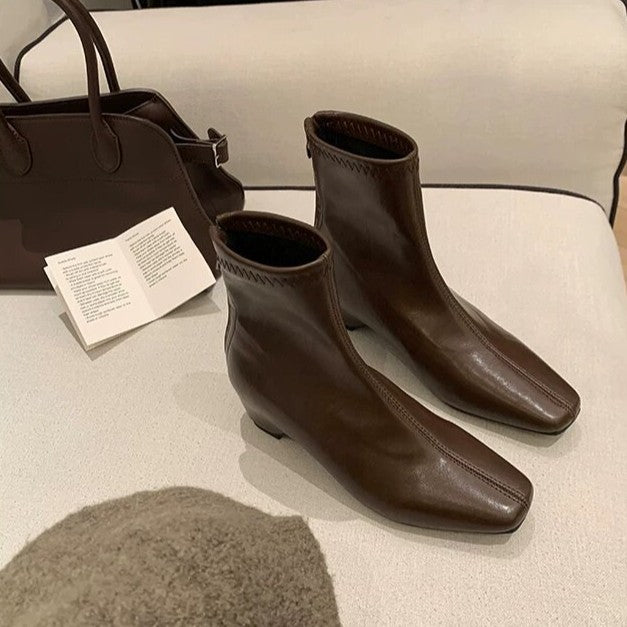 Women's ankle-high leather ankle boots with square toe, middle seams, and elastic shaft Mune Fashion