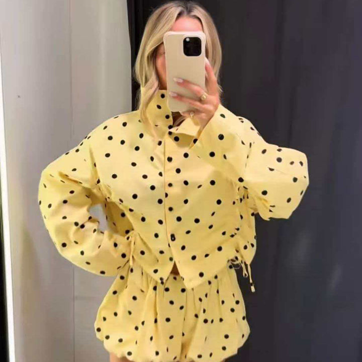 Ladies short cut dotted rain jacket with stand-up collar, snap button placket and drawstring Mune Fashion