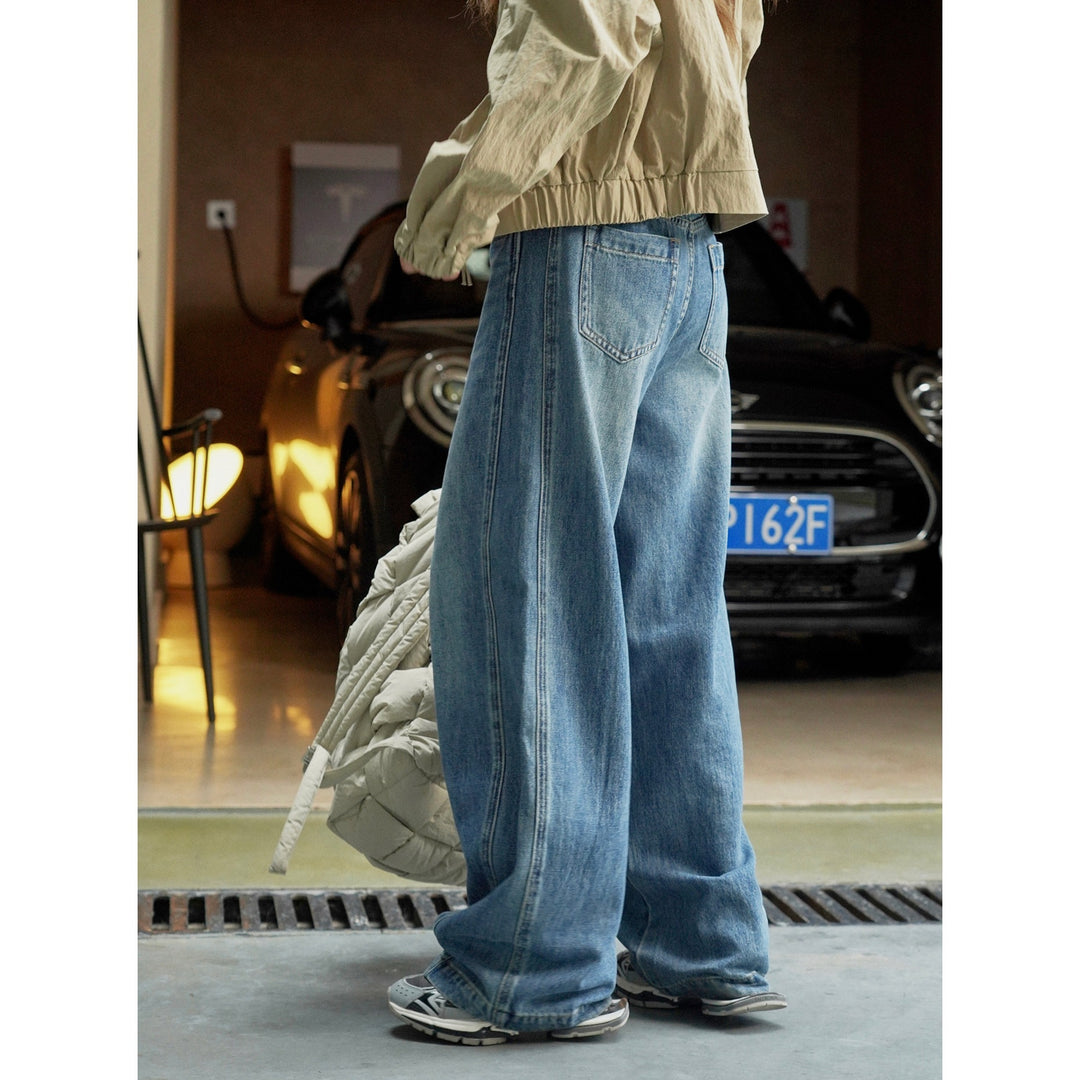 Women Extra Wide Vintage Baggy Jeans in Balloon Cut with Center Seam