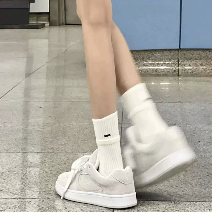 Women's Fashion Sneakers with High-Quality Suede Upper and Soft Footbed Mune Fashion