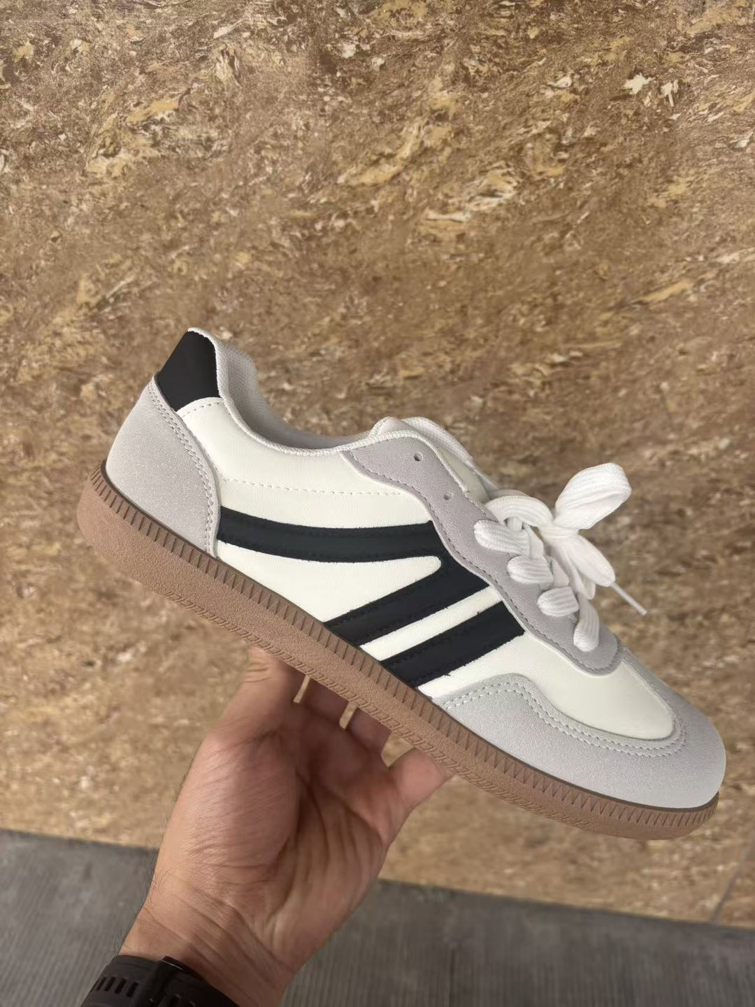 Damen Mary-Jane-Sneaker mit Klettverschluss und gepolstertem Komfortfußbett Mune Fashion