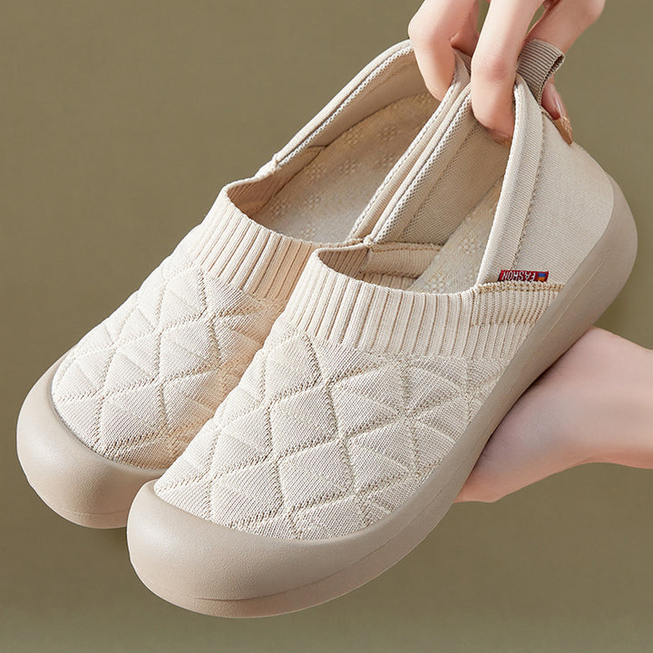 Ladies nan quilted comfort slipper with elastic sock collar and slip-resistant lightweight sole Mune Fashion
