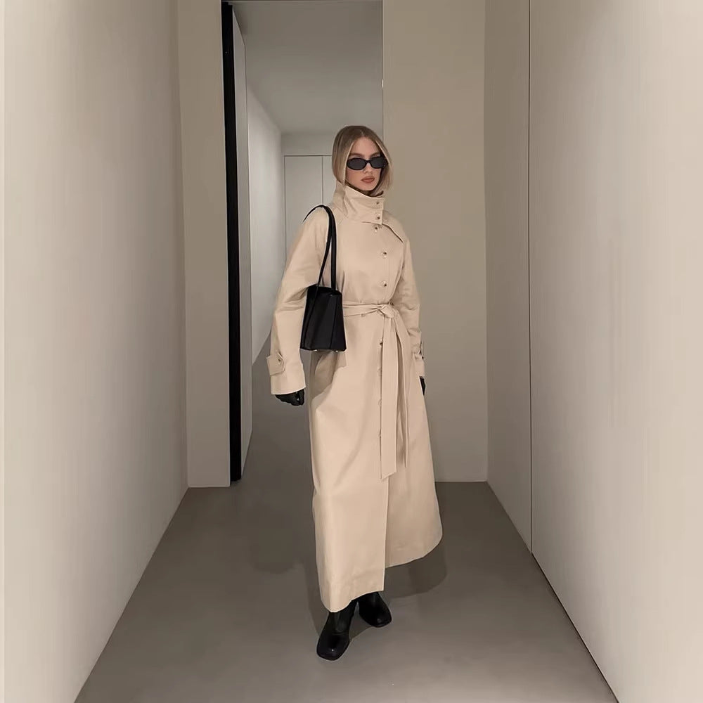 Ladies maxilength trench coat with high stand-up collar, double-breasted button placket and tie belt Mune Fashion
