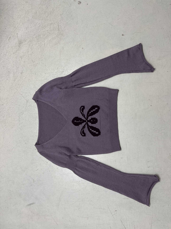 Women nan short fine knit V pullover with floral intarsia design and flared trumpet sleeves Mune Fashion