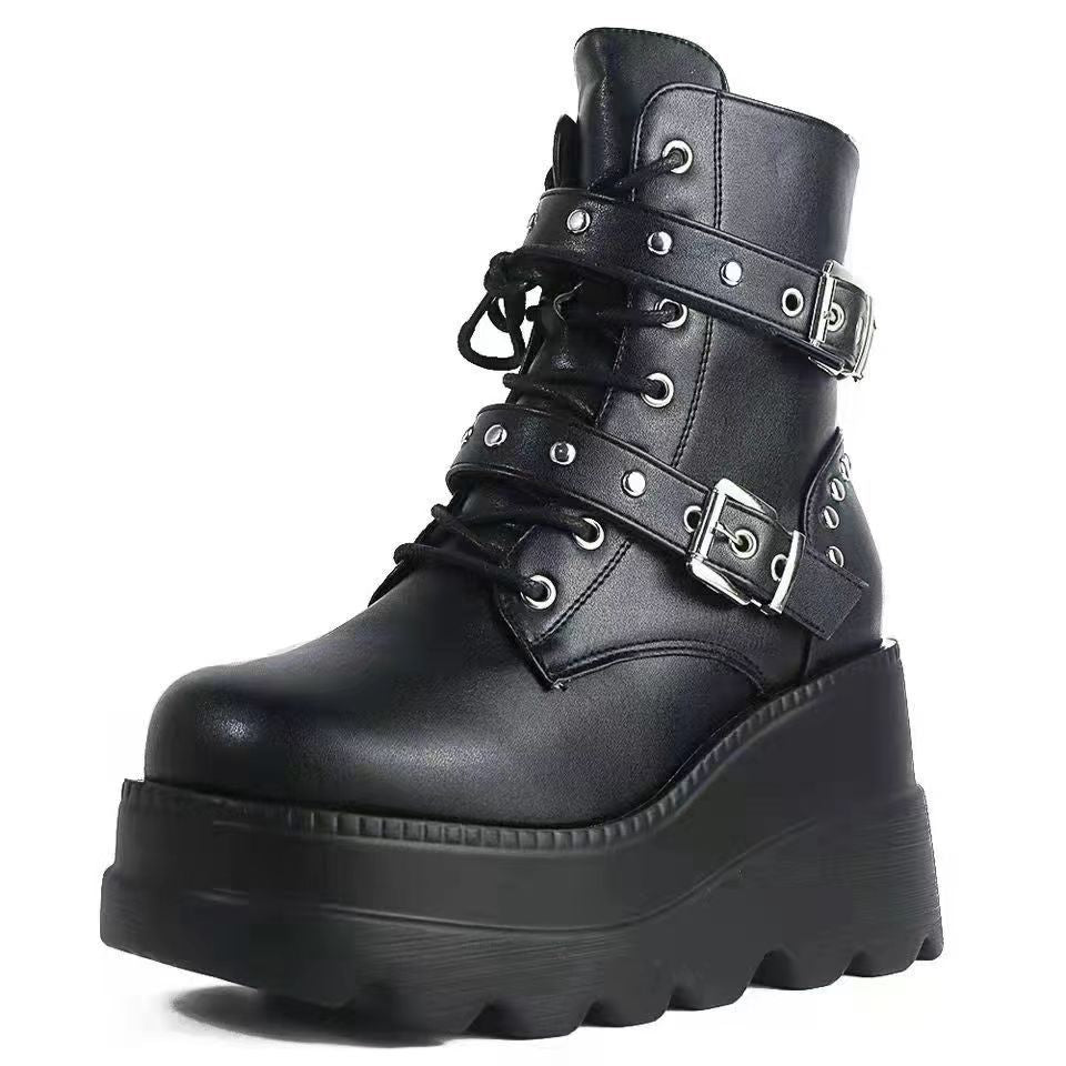Women Short Shaft Platform Ankle Boots with Thick Tread Sole, Lacing and Decorative Buckles Mune Fashion