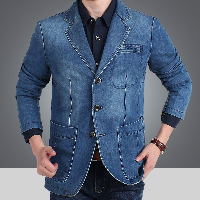 Men's denim blazer with used effect, slim fit, chest pocket and patch pockets.