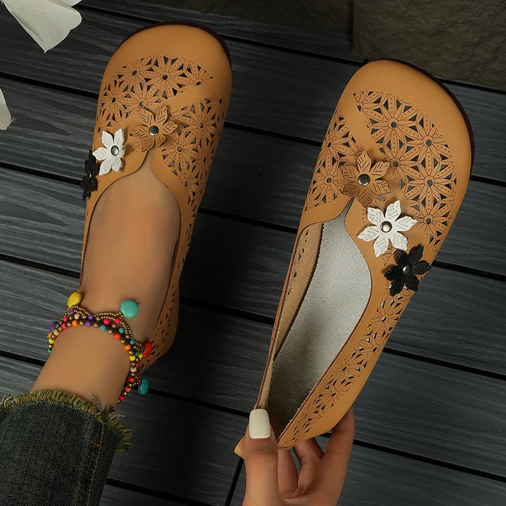 Ladies' flat ballerina slippers with laser perforation and three-dimensional flower appliqué Mune Fashion
