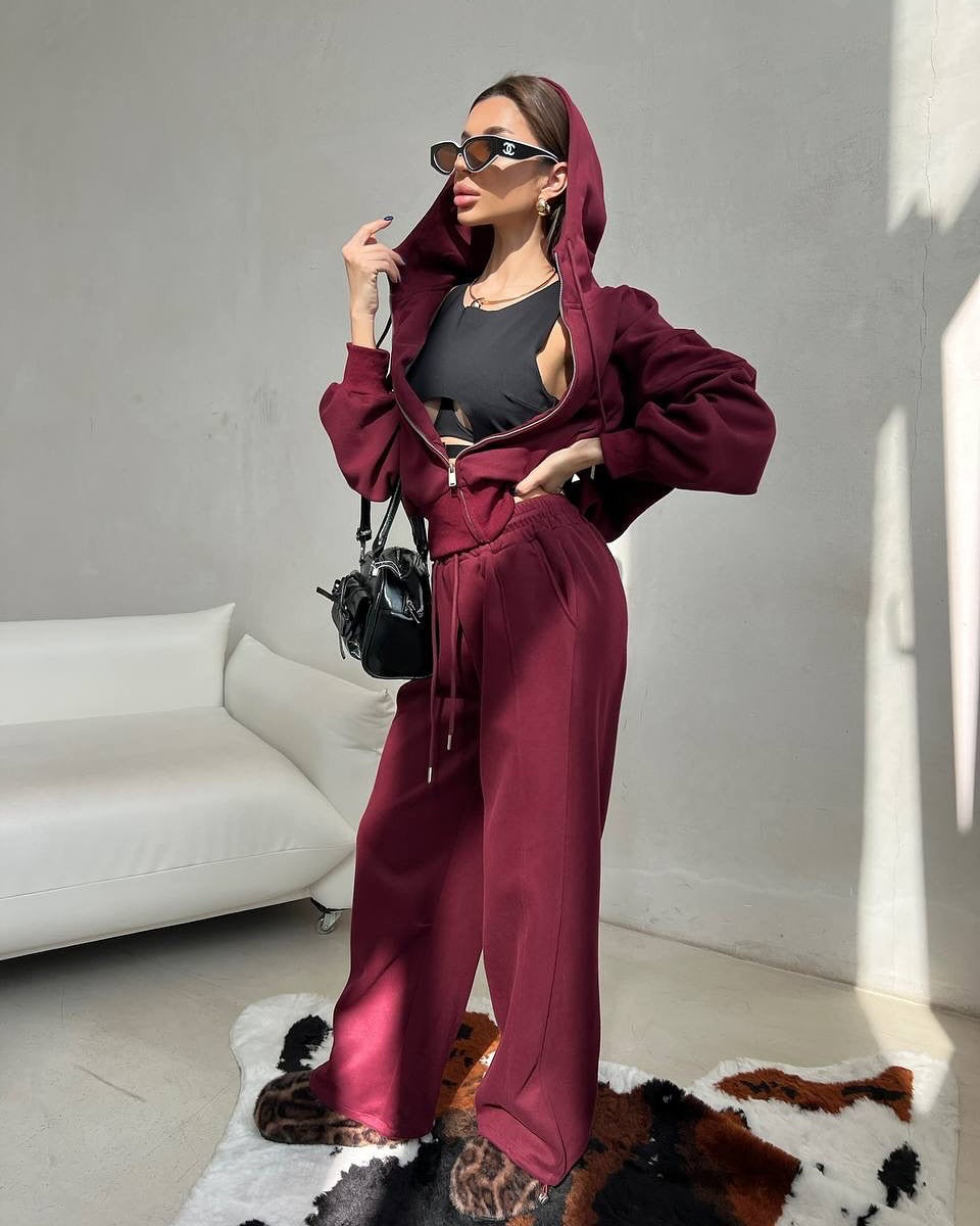 Ladies Two-Piece Loungewear Set with Short Zip Hoodie and High-Waisted Wide Jogging Pants Mune Fashion