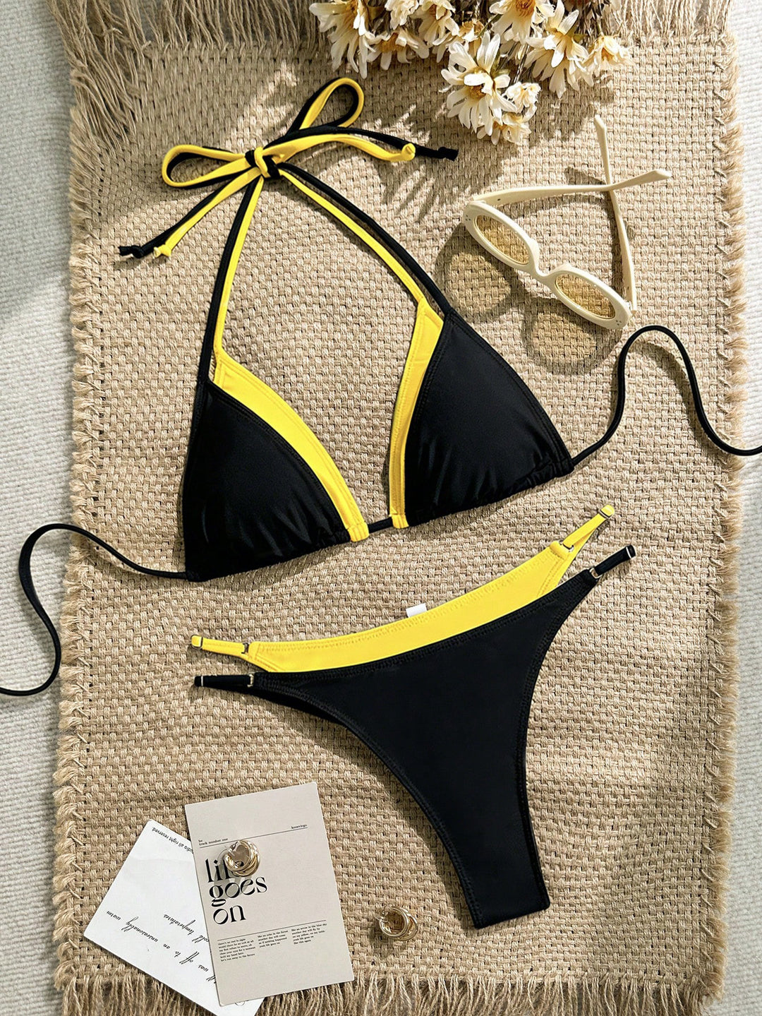 Women's triangle bikini with adjustable straps and contrasting color design Mune Fashion