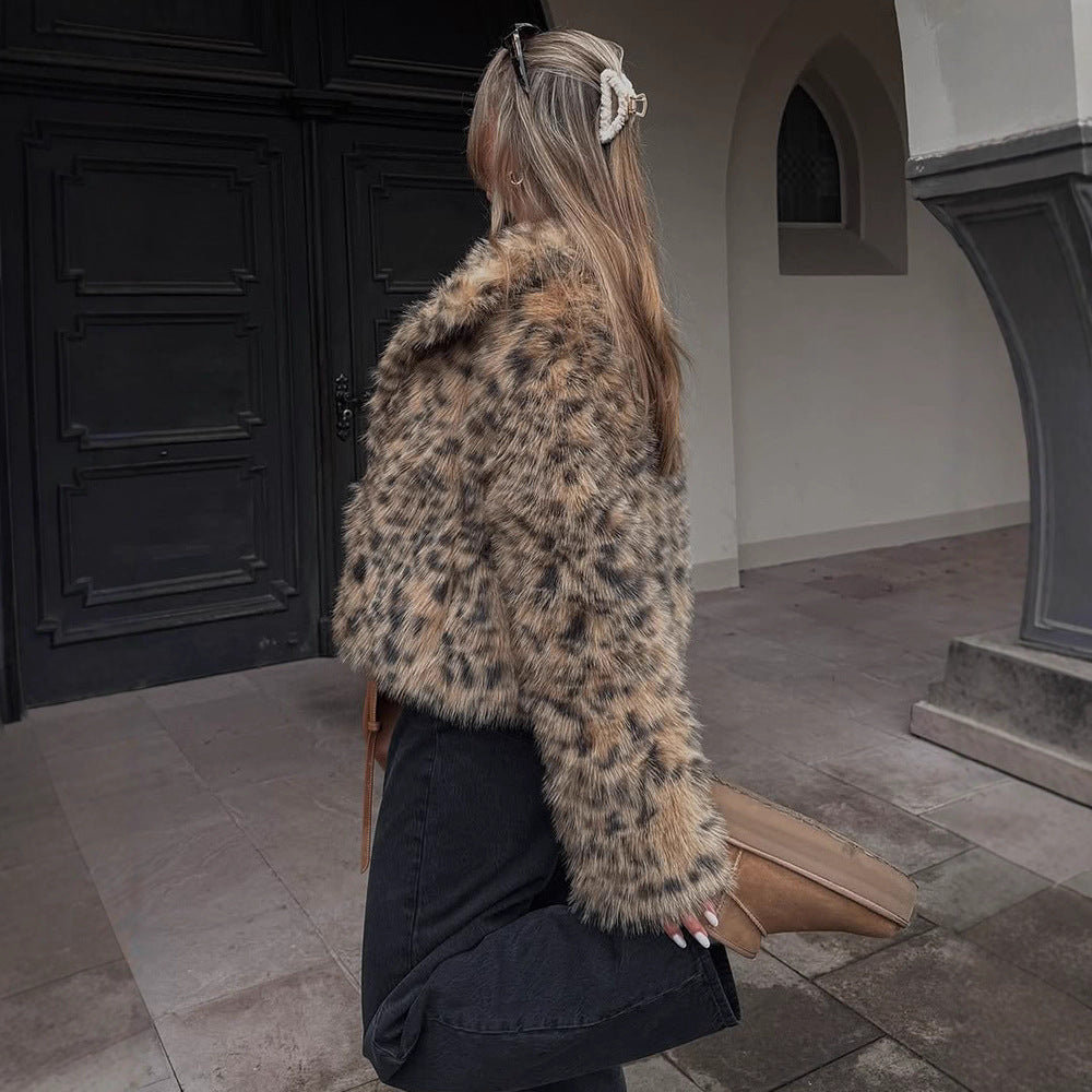 Women Short Faux Fur Jacket in Leopard Pattern with Boxy Silhouette and Wide Collar Mune Fashion