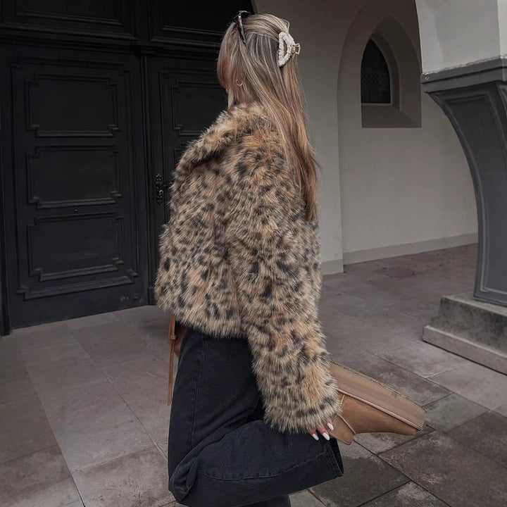 Women Short Faux Fur Jacket in Leopard Pattern with Boxy Silhouette and Wide Collar Mune Fashion
