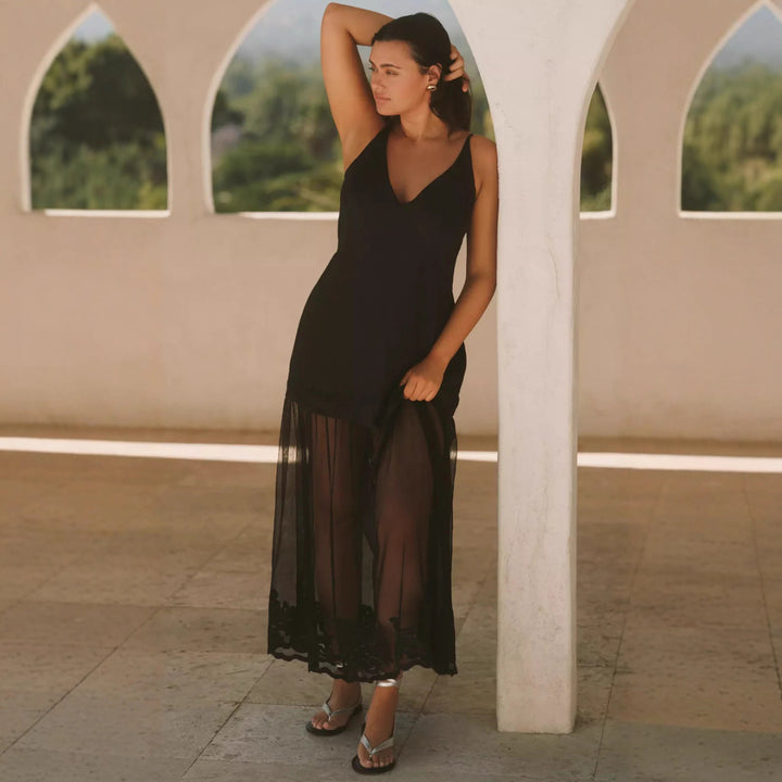 Ladies layered maxi dress with short inner dress and transparent tulle overlay, V-neck and fine spaghetti straps Mune Fashion