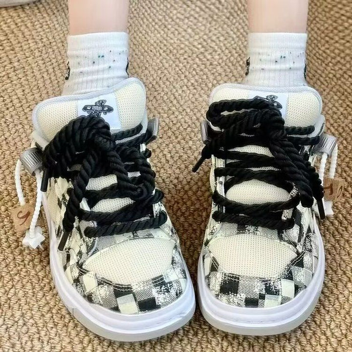 Women's urban sneakers with innovative lacing and extra cushioning sole Mune Fashion
