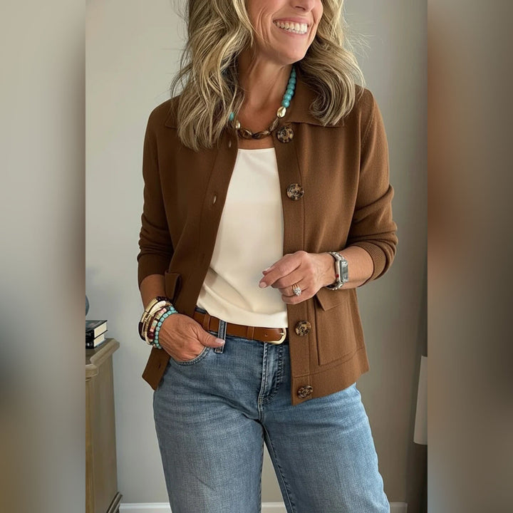 Women's short knitted cardigan with shirt collar, patch pockets, and horn buttons Mune Fashion