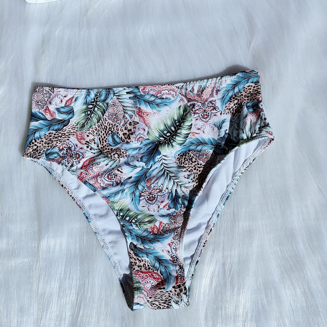Women's bikini set with floral design and trendy cut Mune Fashion