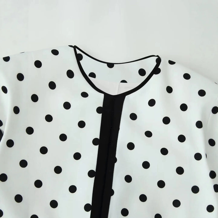 Women's short-cut bolero jacket with round neckline, concealed front placket, and discreet piping Mune Fashion