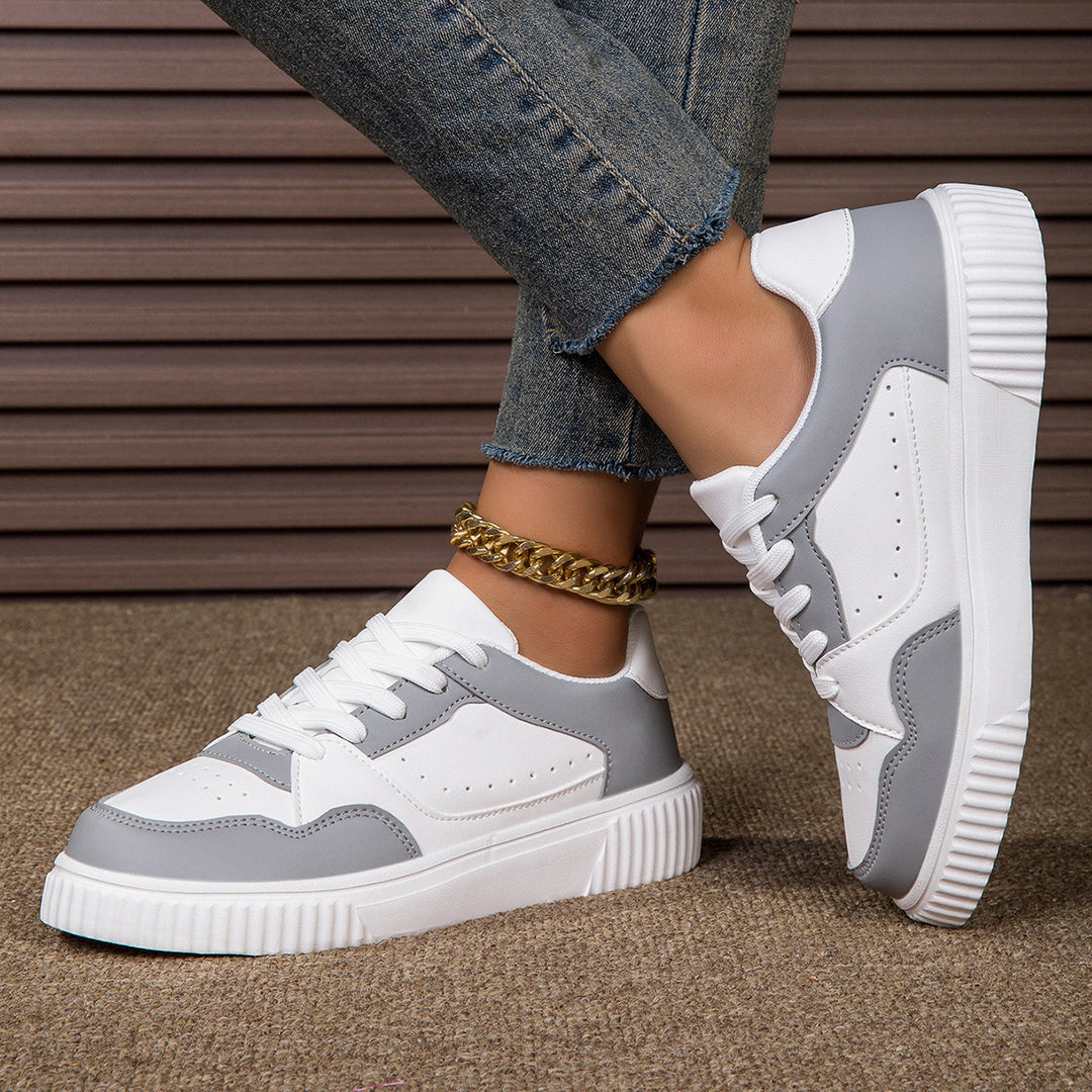 Women low-cut sneakers with ribbed tread, padded collar, and perforated upper material Mune Fashion